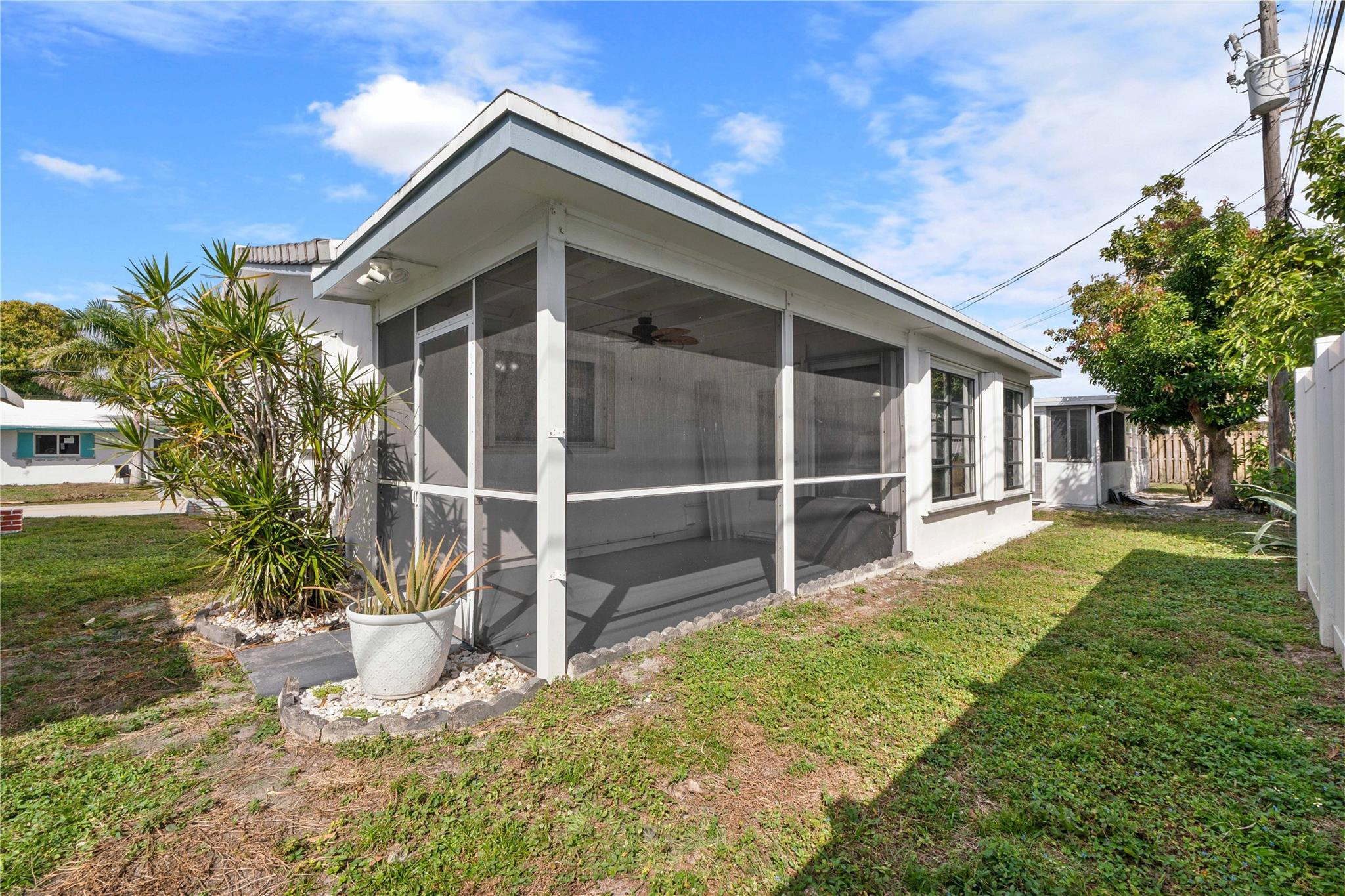 4560 NW 17th Terrace