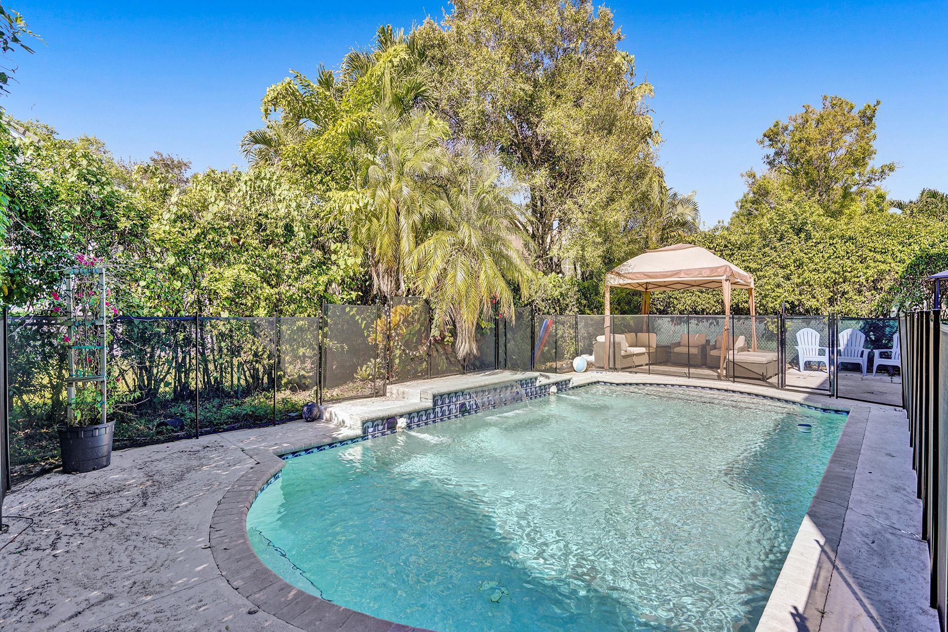 8001 NW 66th Terrace