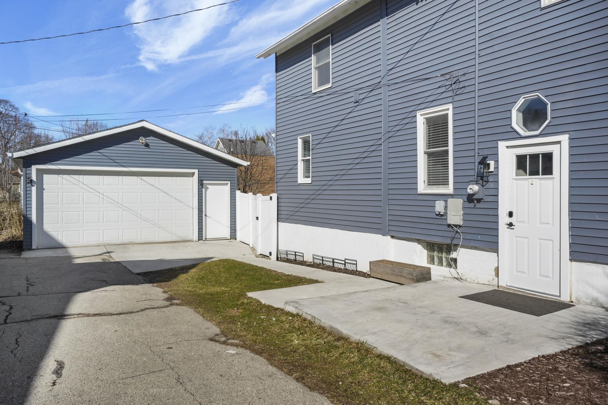 9 N Grand Avenue
