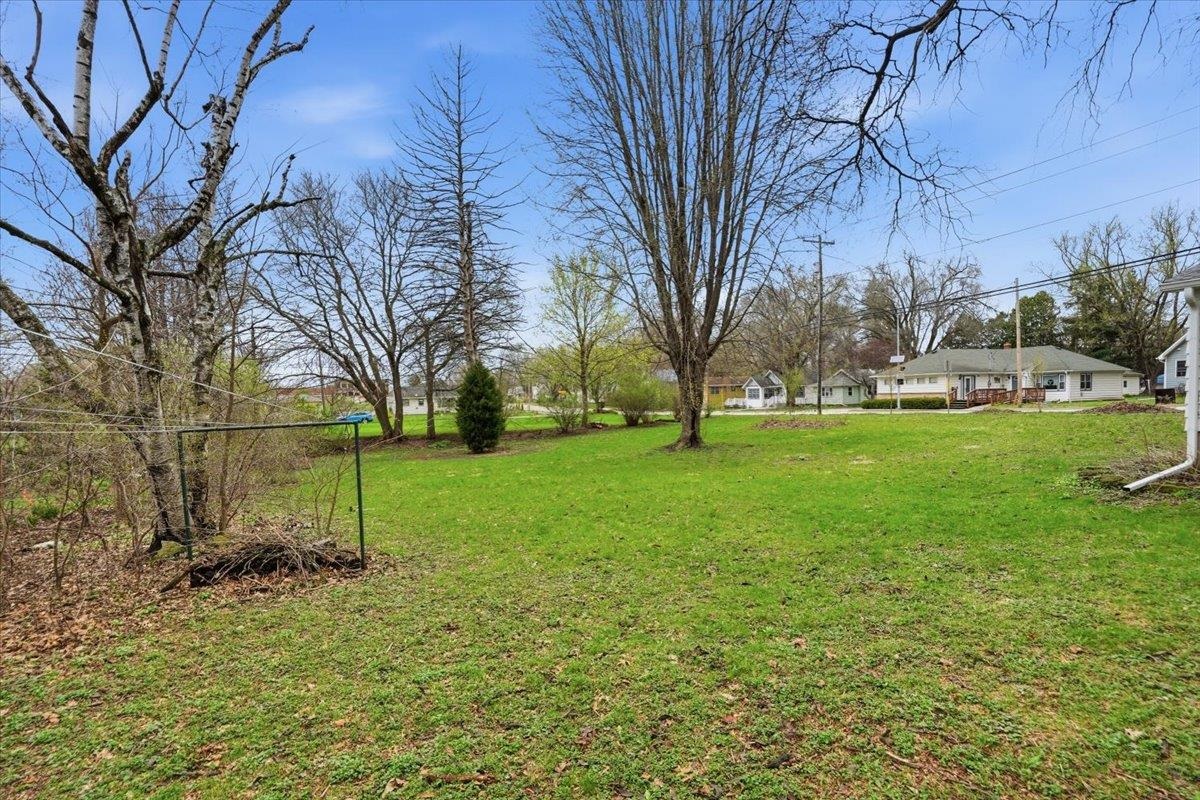 102 W Lakeview Avenue