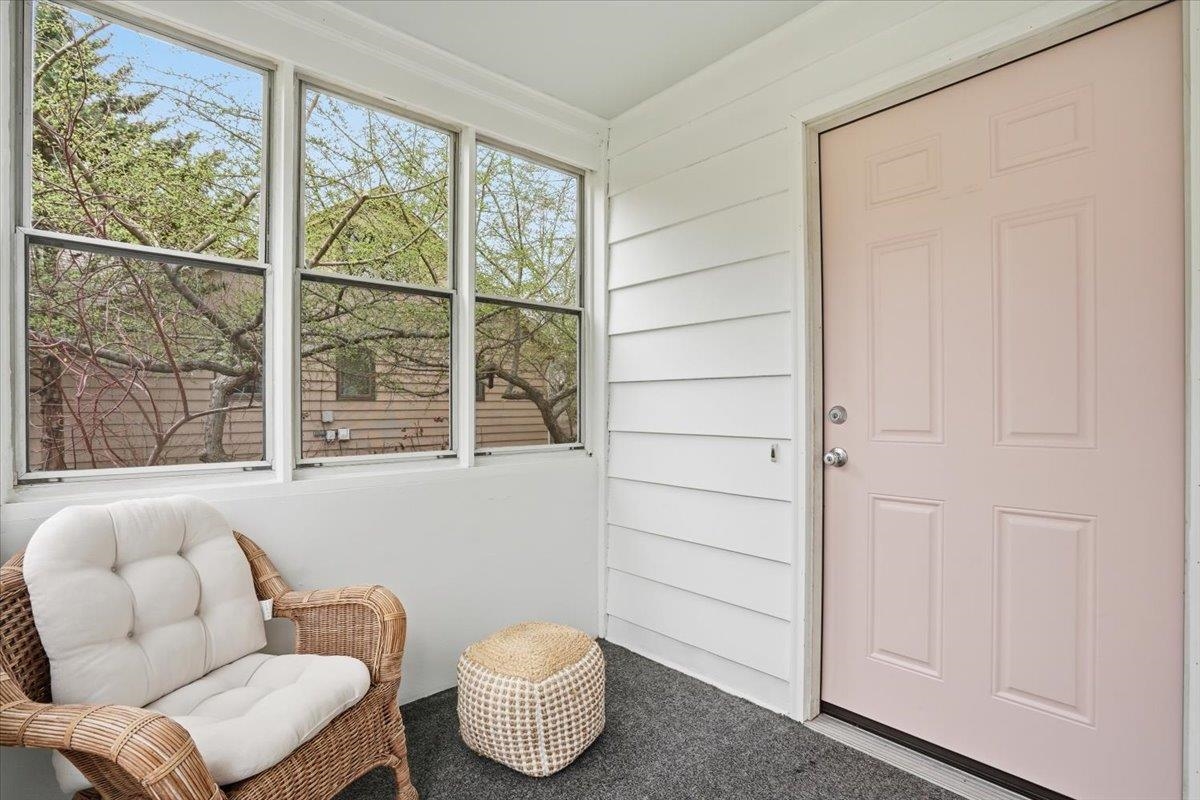 102 W Lakeview Avenue