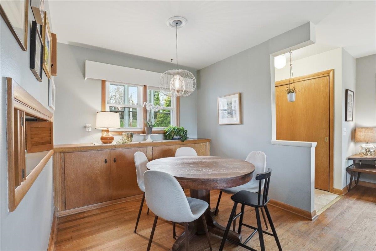 102 W Lakeview Avenue