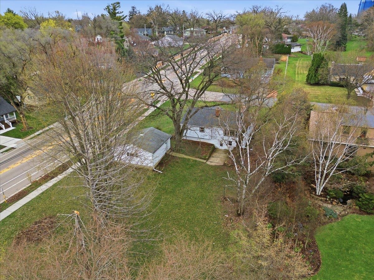 102 W Lakeview Avenue