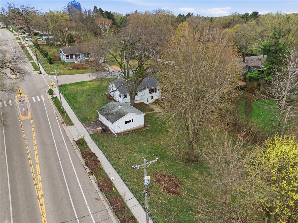 102 W Lakeview Avenue