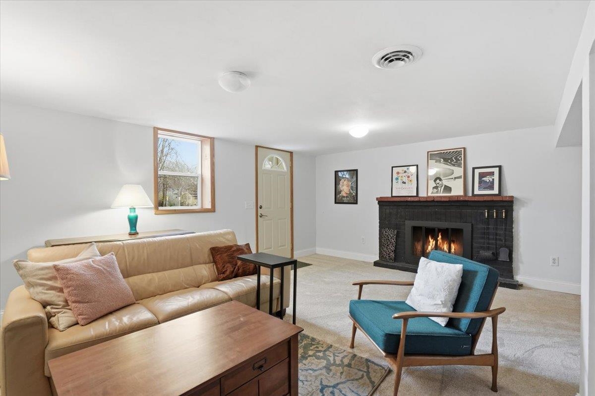 102 W Lakeview Avenue