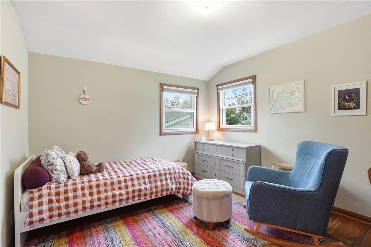 102 W Lakeview Avenue