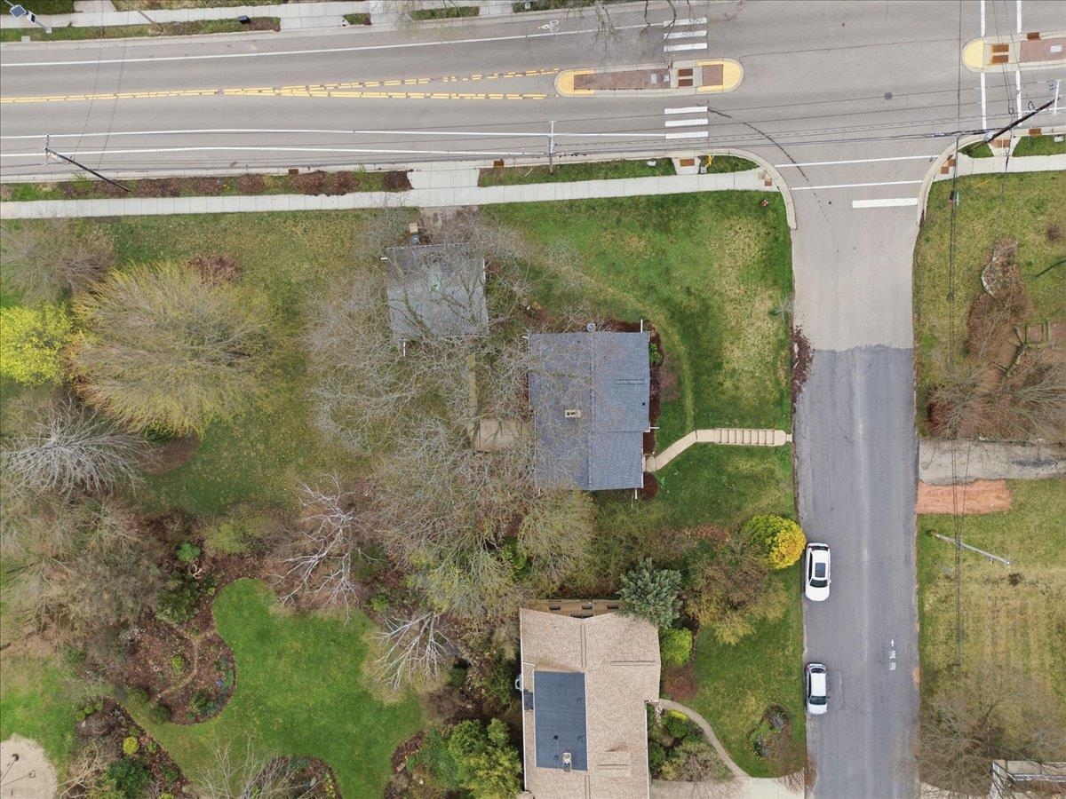 102 W Lakeview Avenue