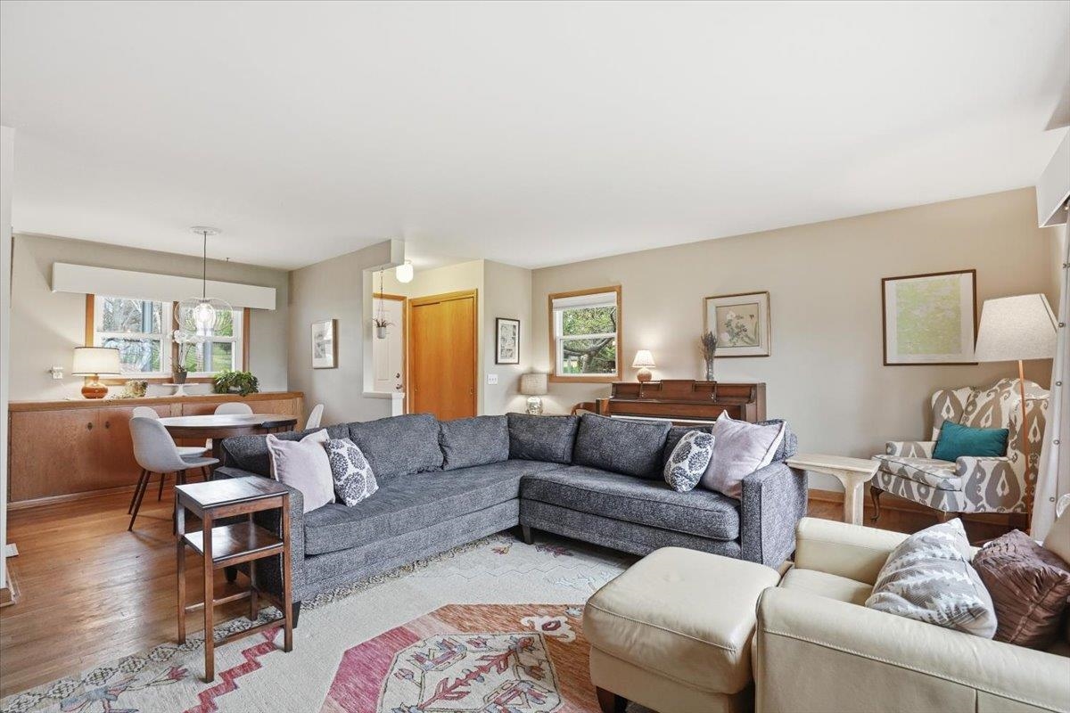 102 W Lakeview Avenue