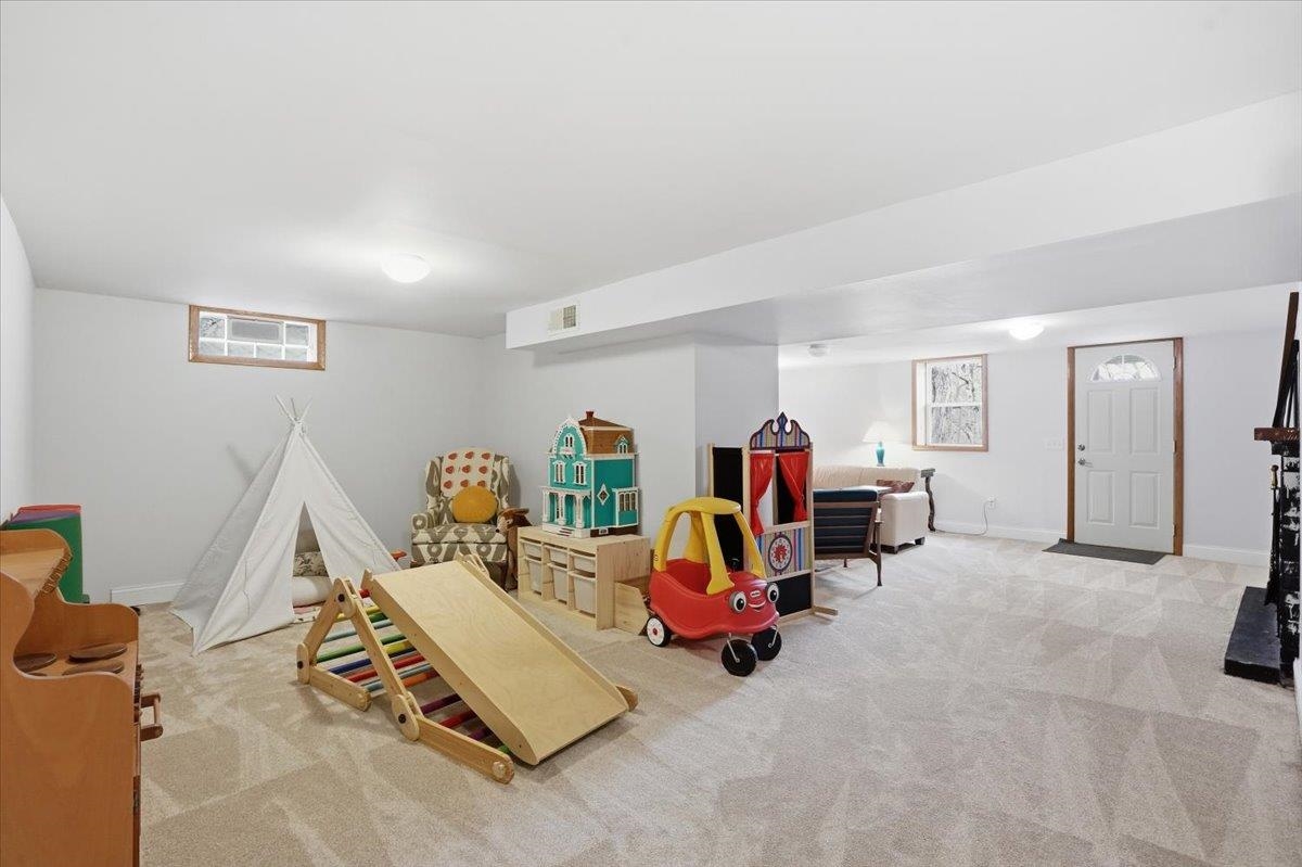 102 W Lakeview Avenue