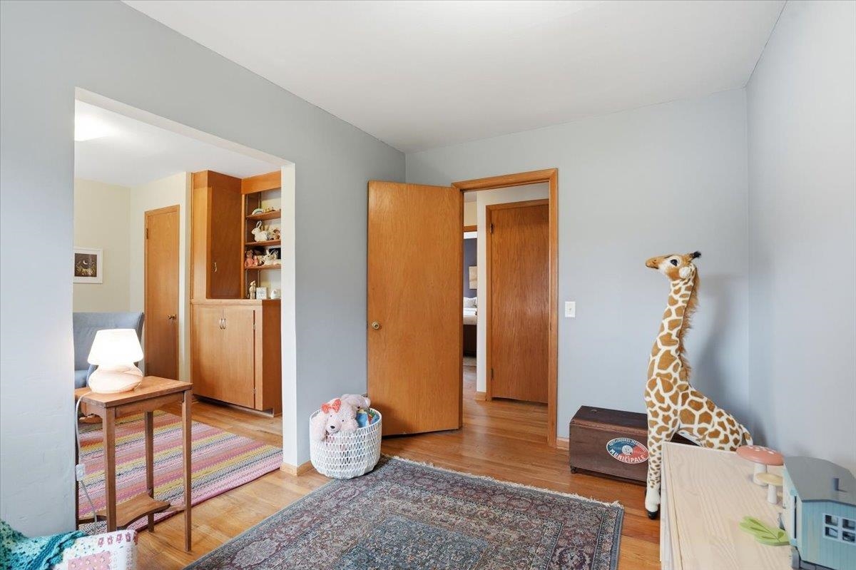 102 W Lakeview Avenue