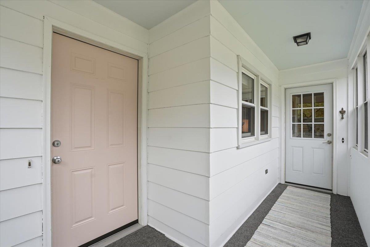 102 W Lakeview Avenue