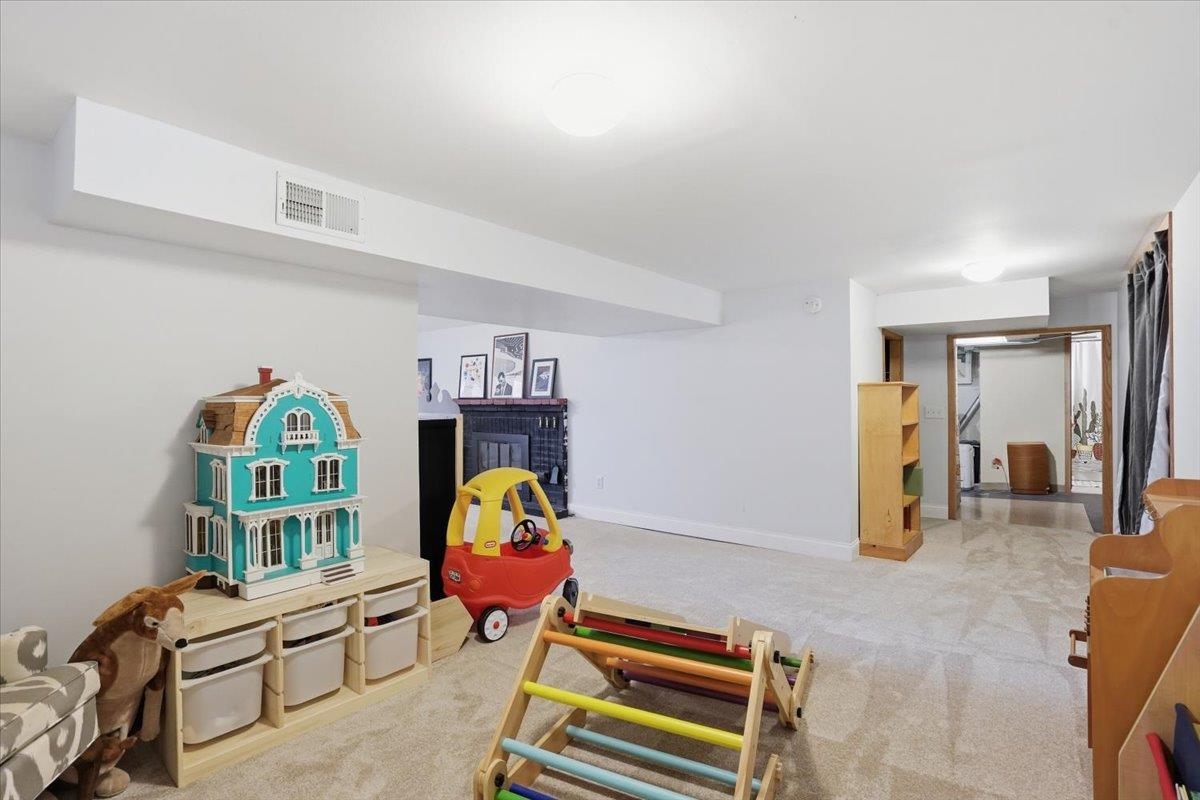 102 W Lakeview Avenue