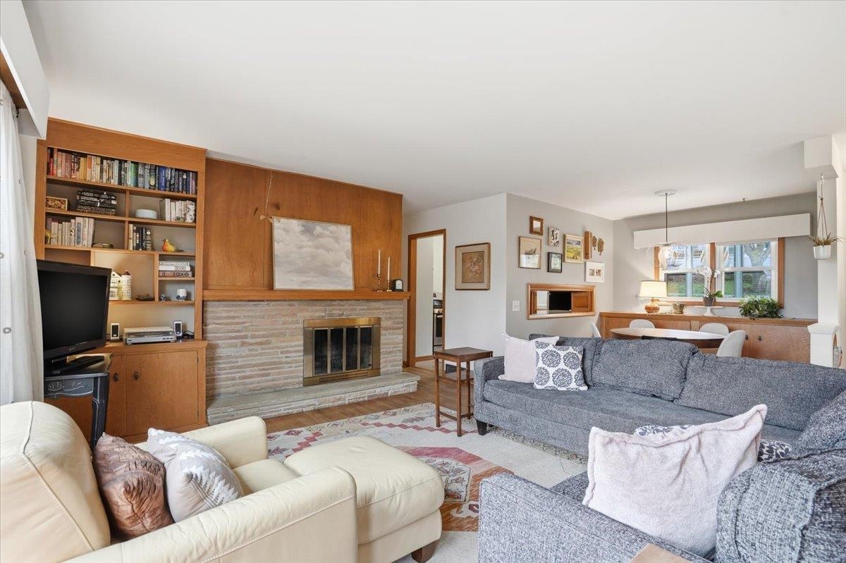 102 W Lakeview Avenue