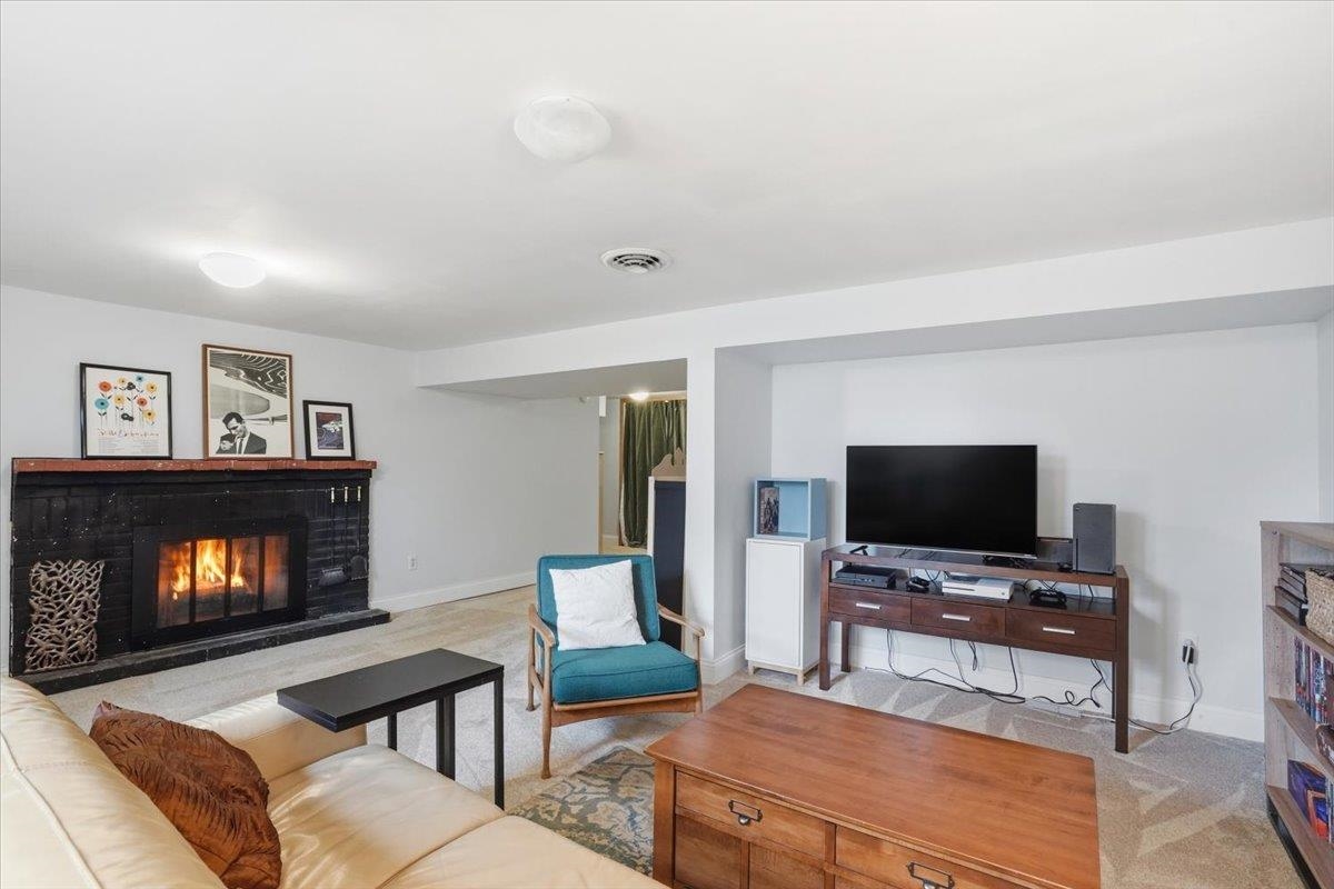 102 W Lakeview Avenue