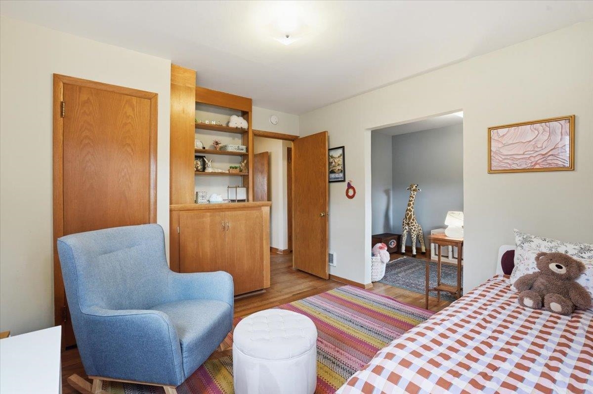 102 W Lakeview Avenue