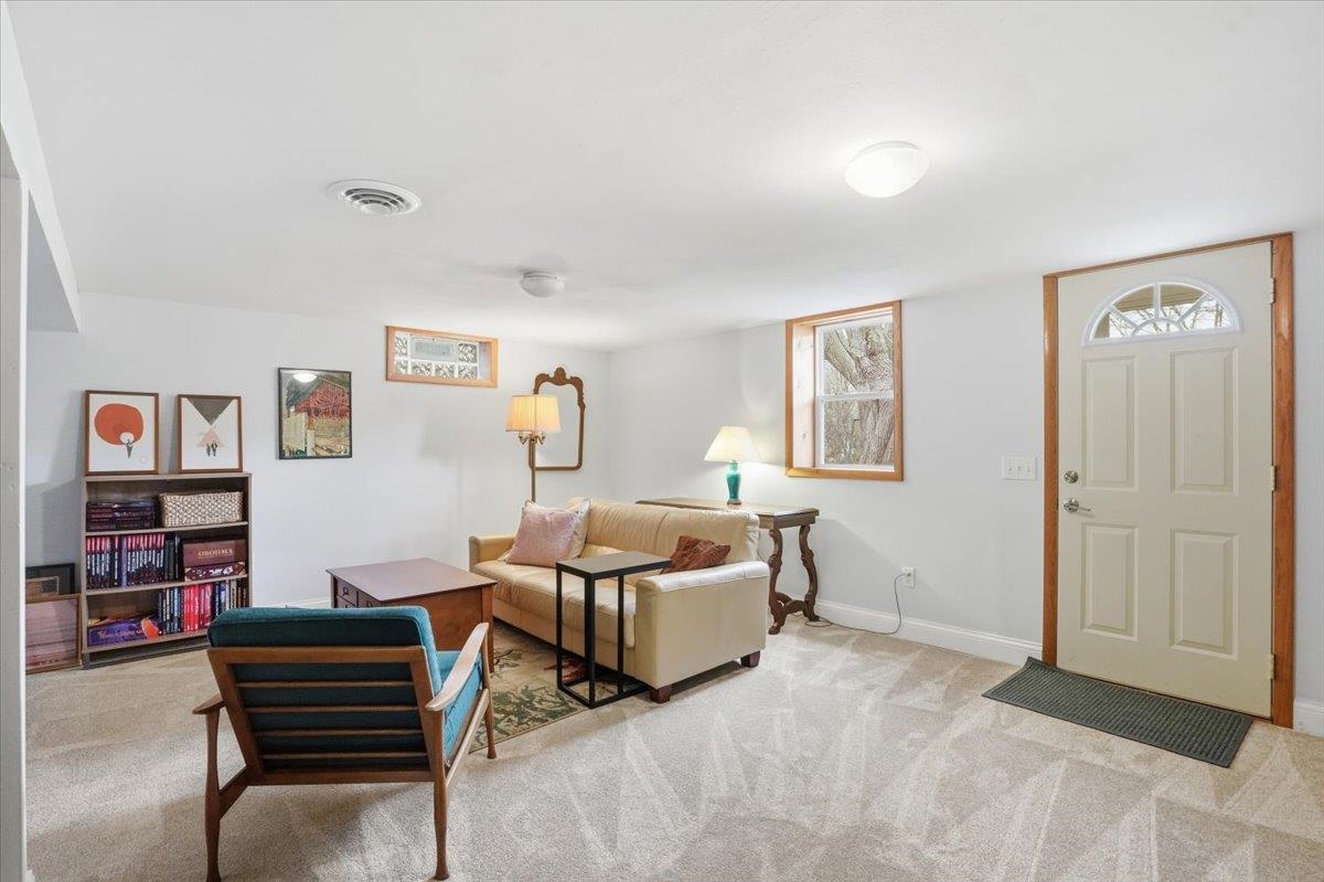 102 W Lakeview Avenue