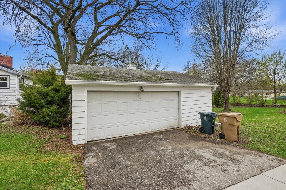 102 W Lakeview Avenue