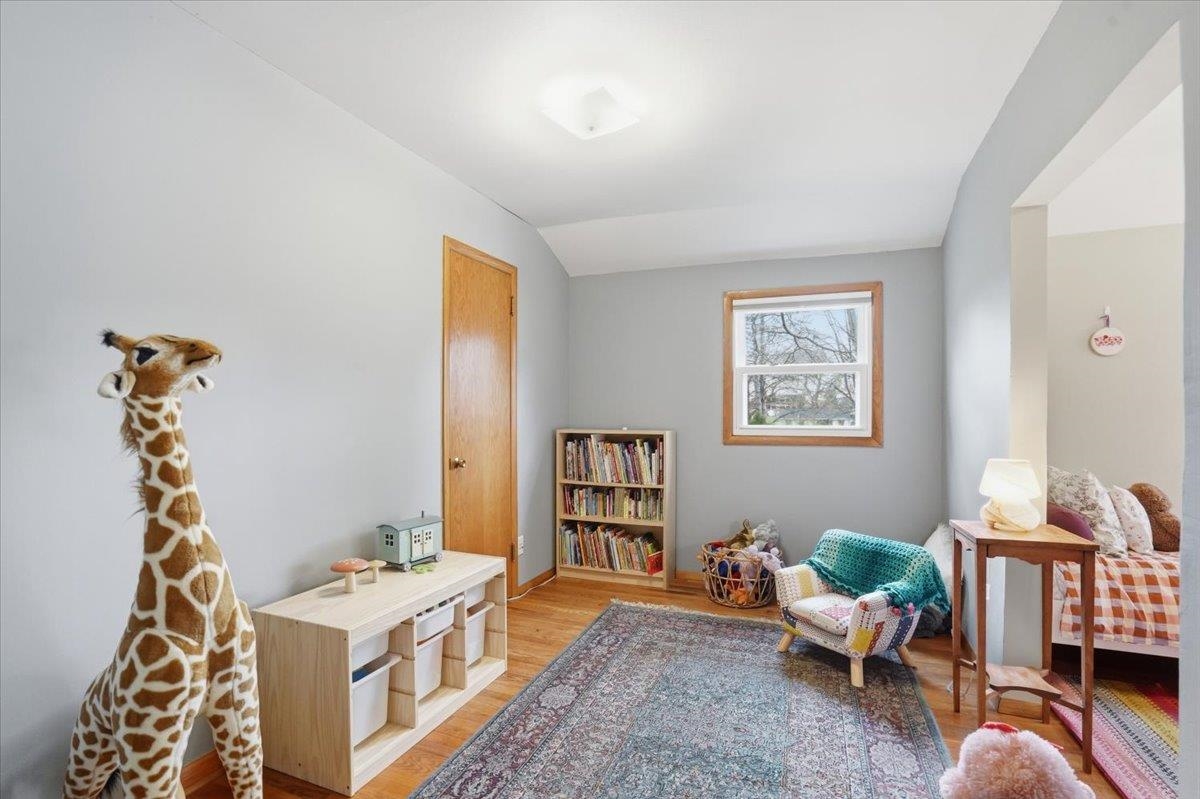 102 W Lakeview Avenue