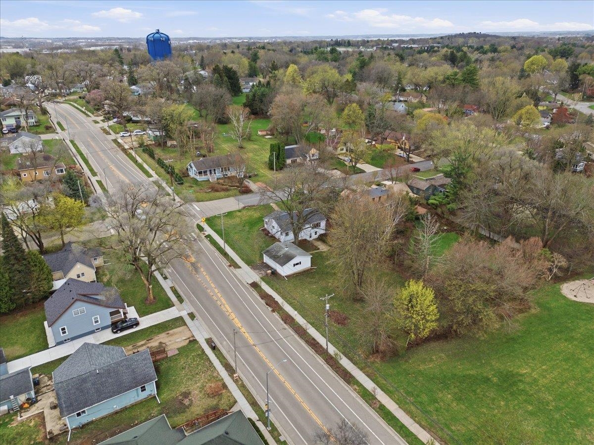 102 W Lakeview Avenue