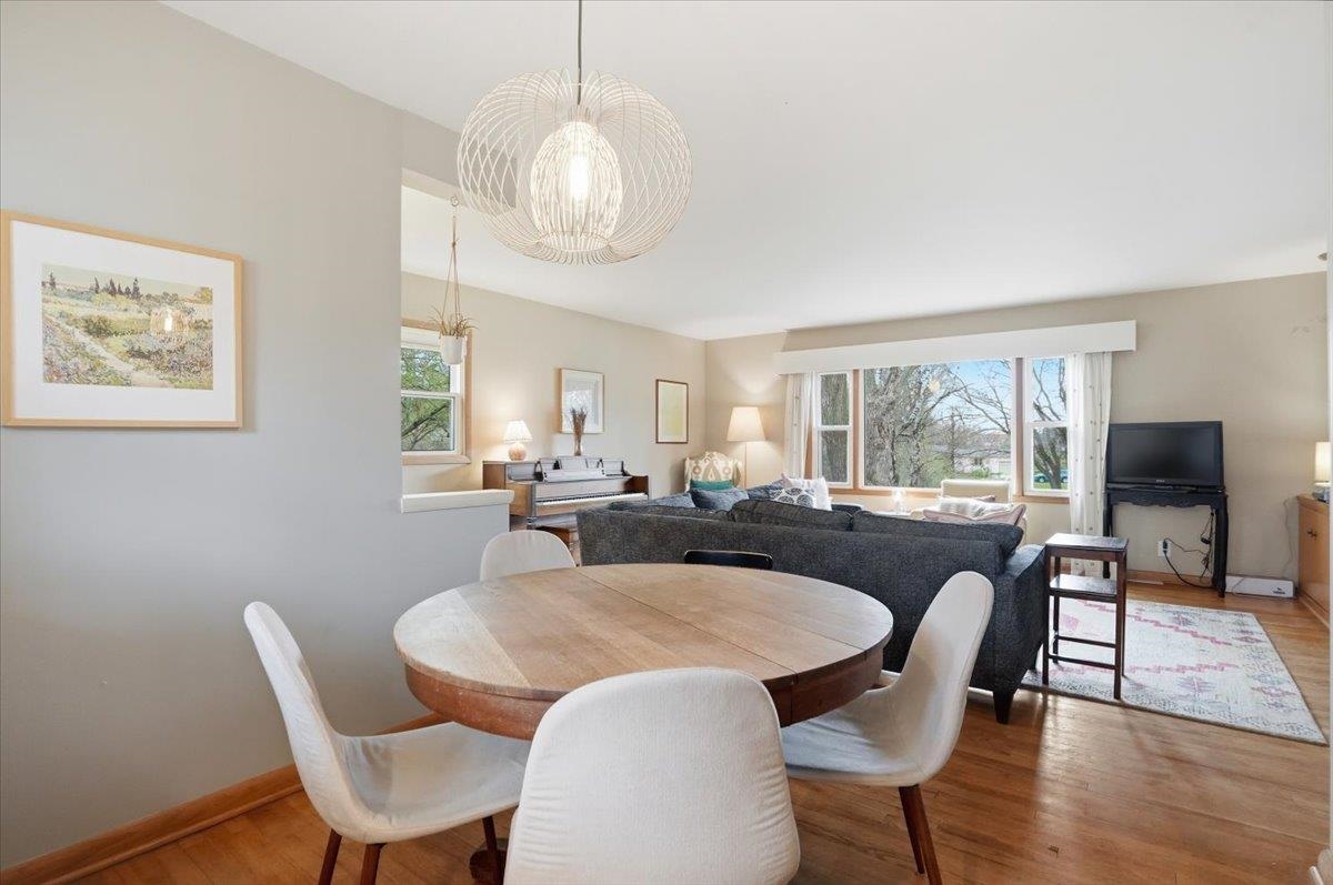 102 W Lakeview Avenue