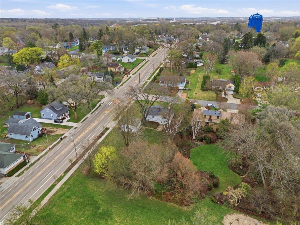 102 W Lakeview Avenue