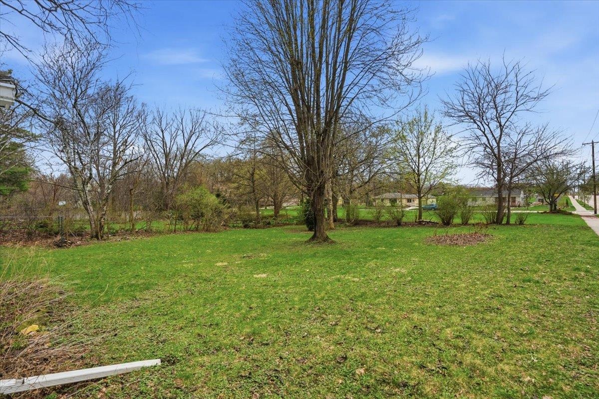 102 W Lakeview Avenue