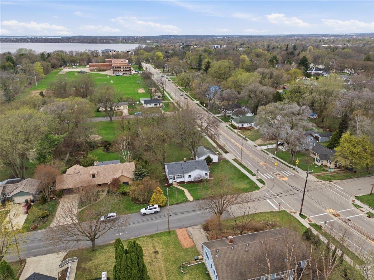 102 W Lakeview Avenue