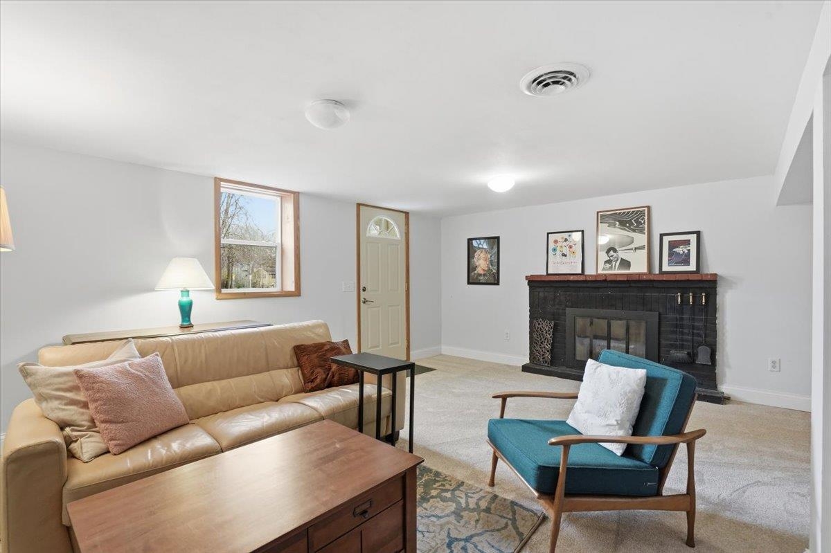 102 W Lakeview Avenue