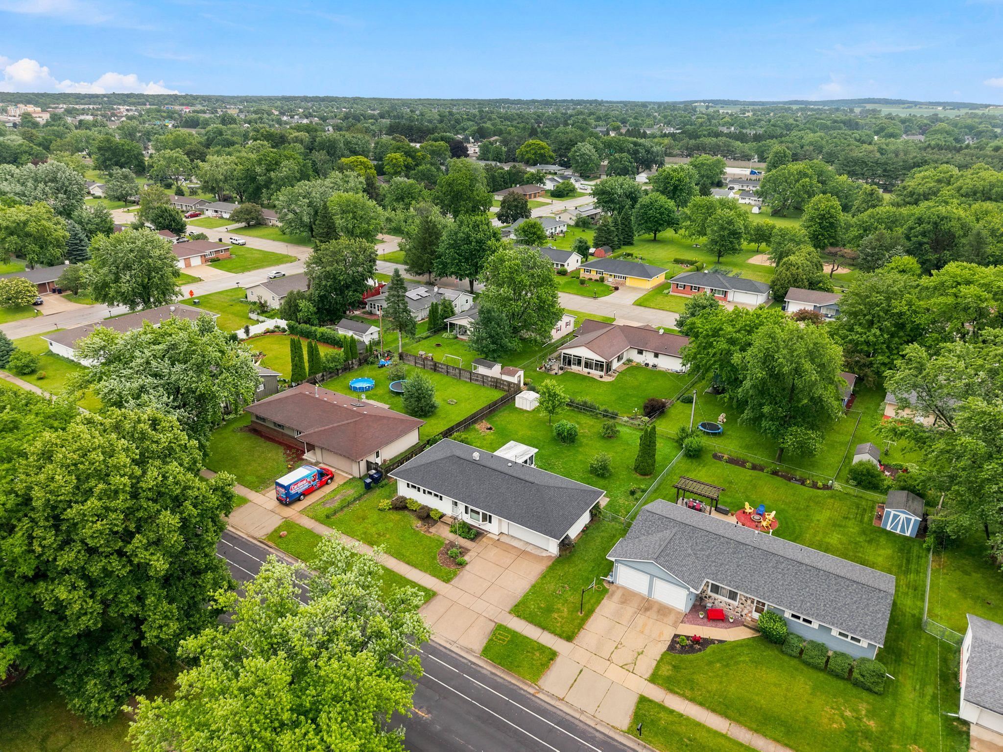 1520 N Pontiac Drive