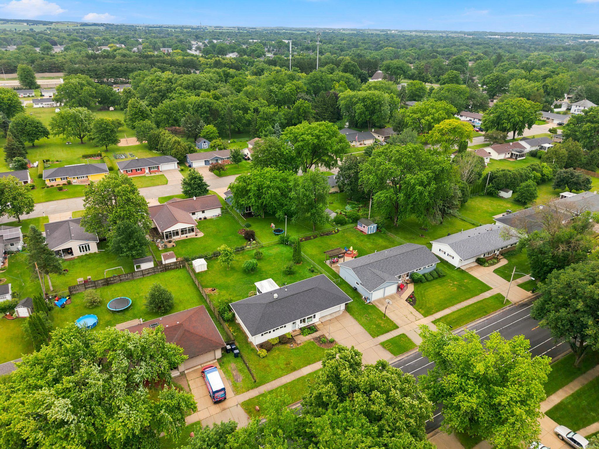 1520 N Pontiac Drive