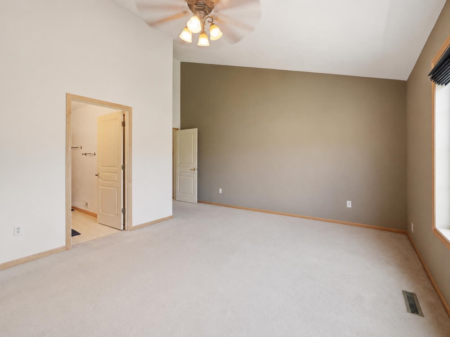 5462 Coachman Place