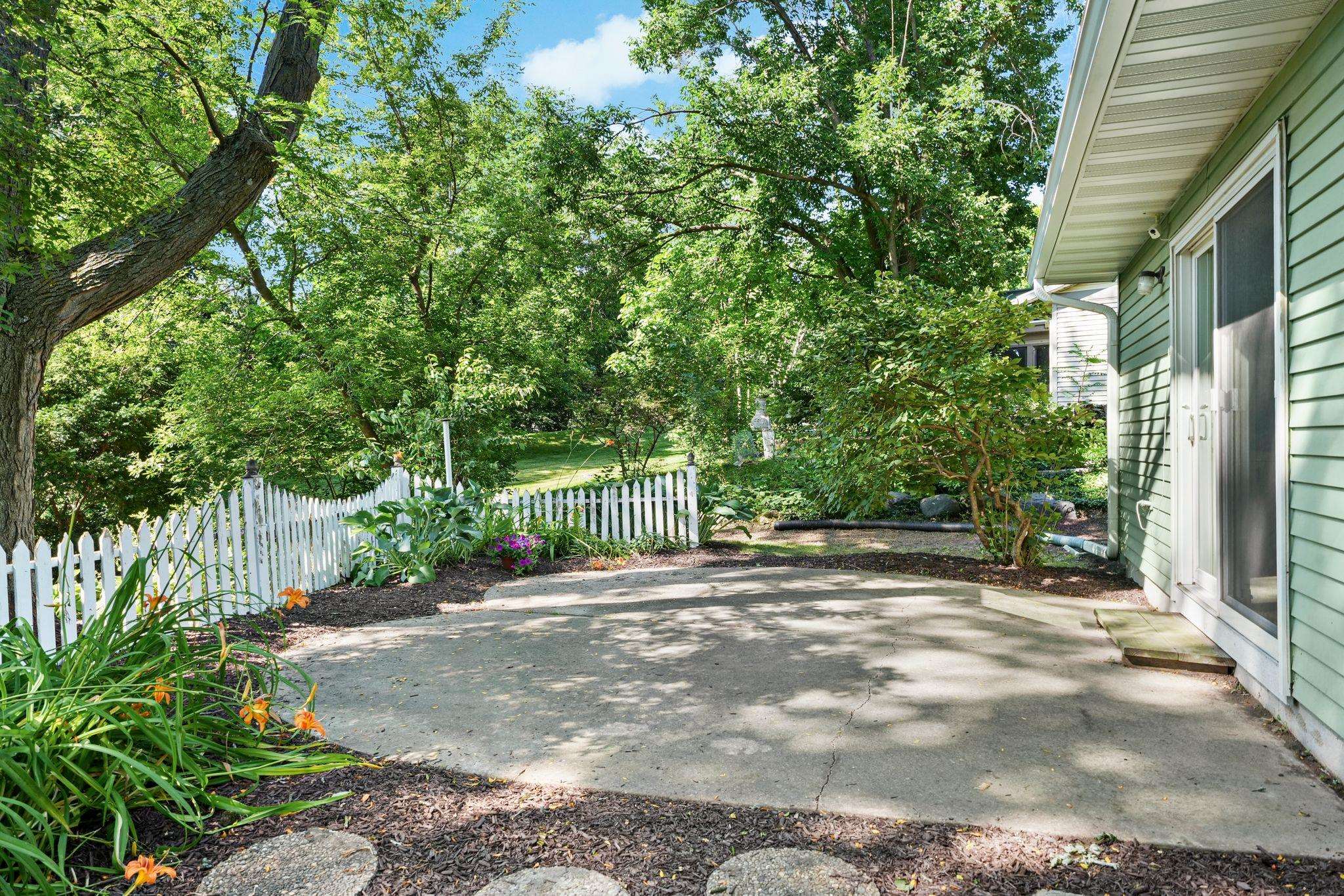 10 STONECREST Circle