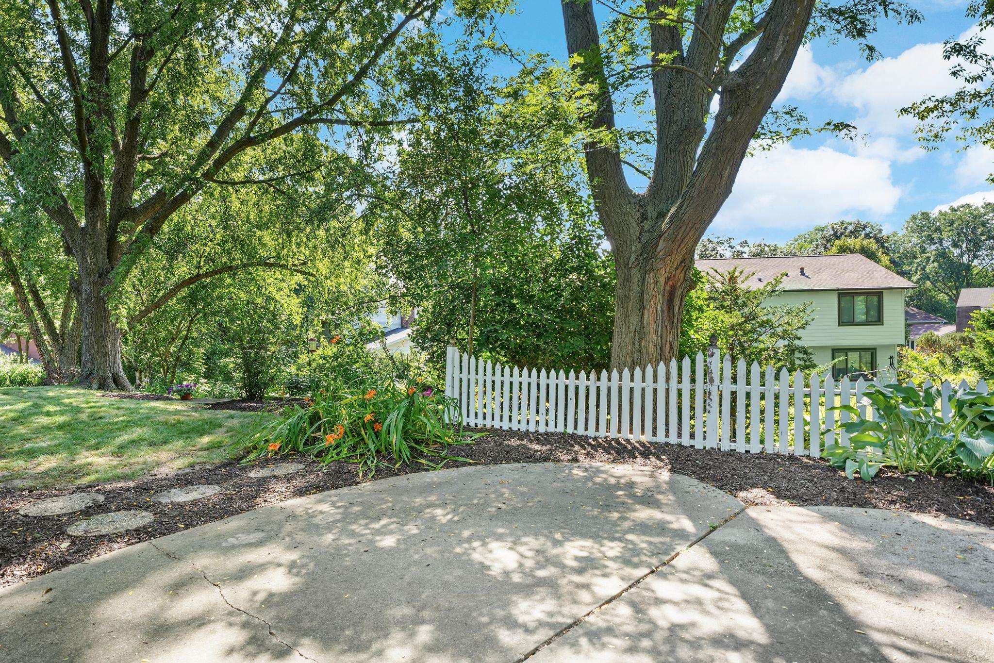10 STONECREST Circle