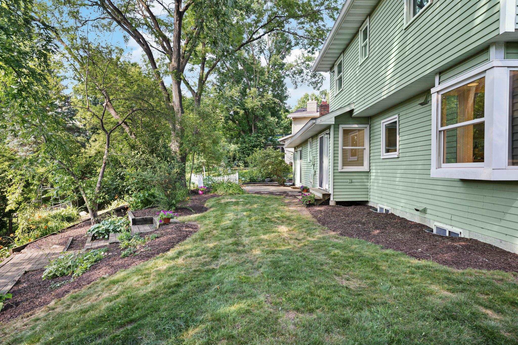 10 STONECREST Circle