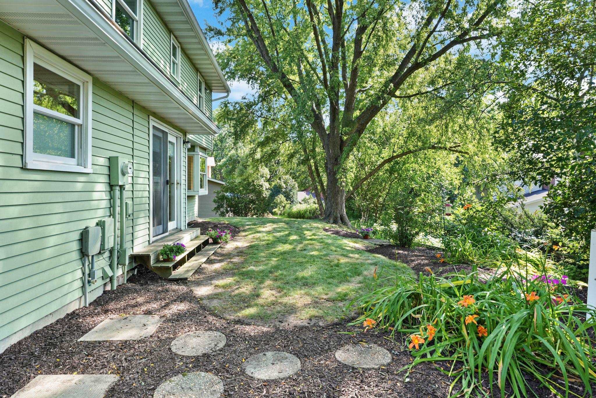 10 STONECREST Circle