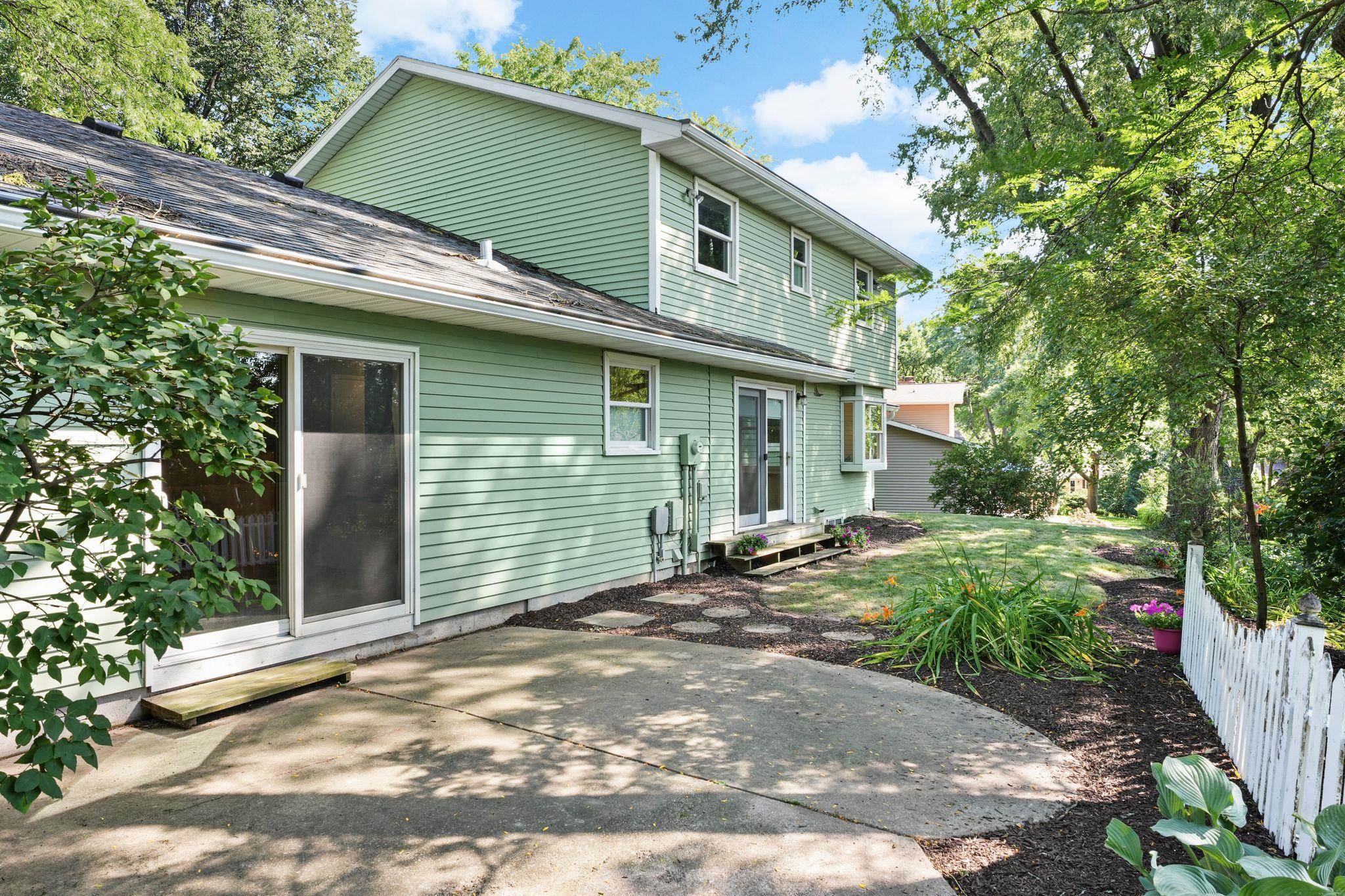 10 STONECREST Circle