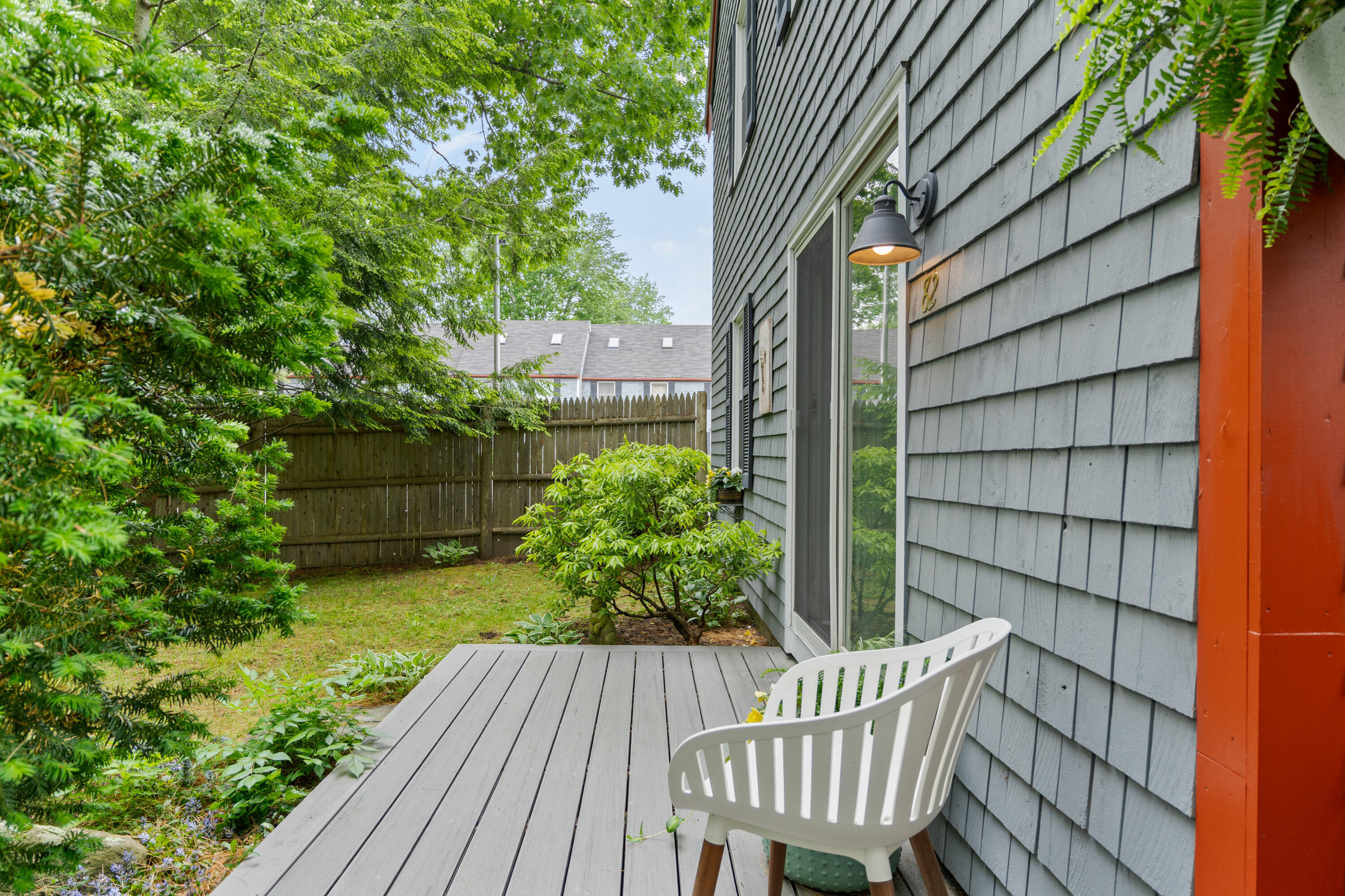 82 Munroe Lane, 82