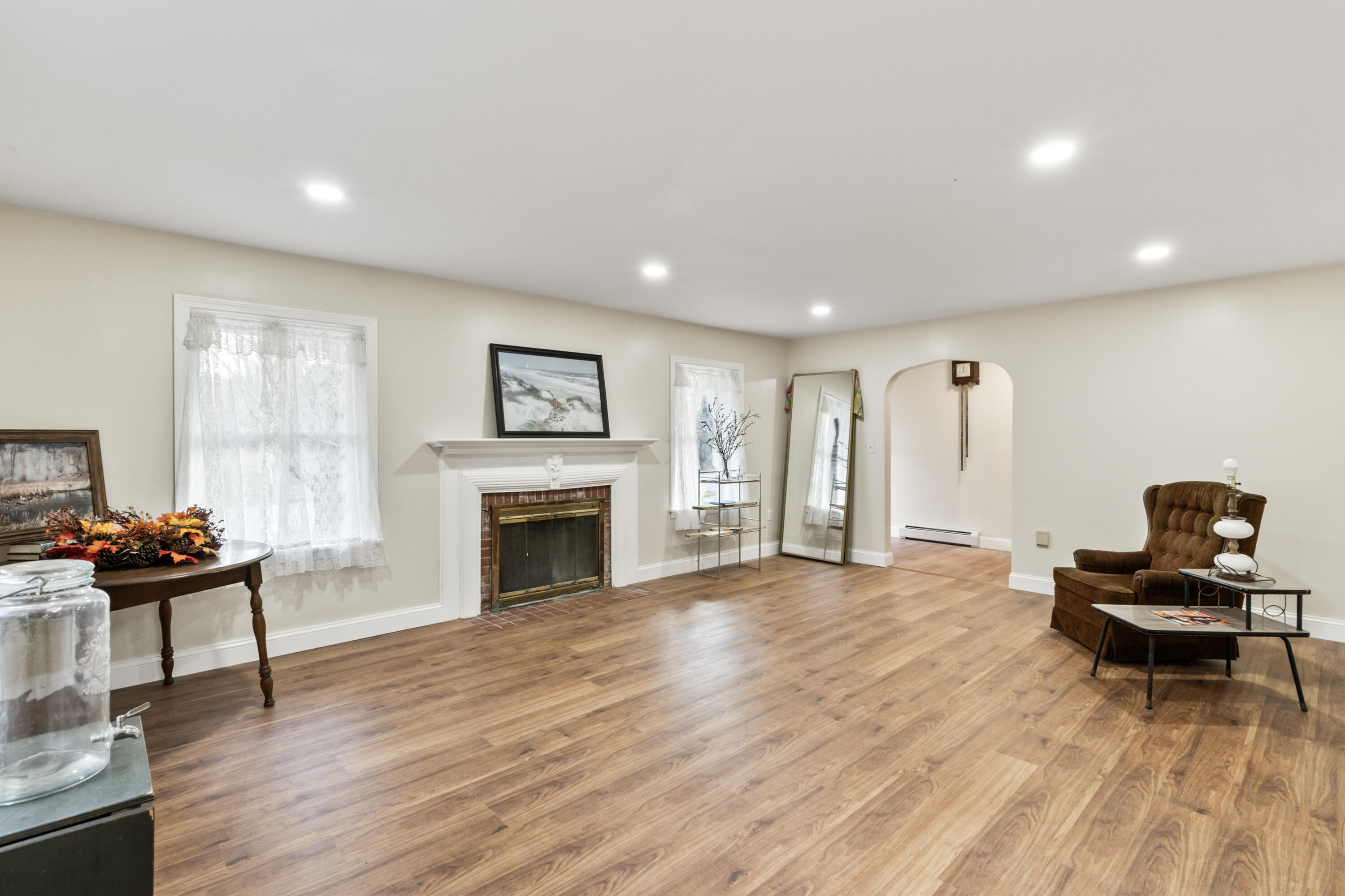 10 Penley Street E
