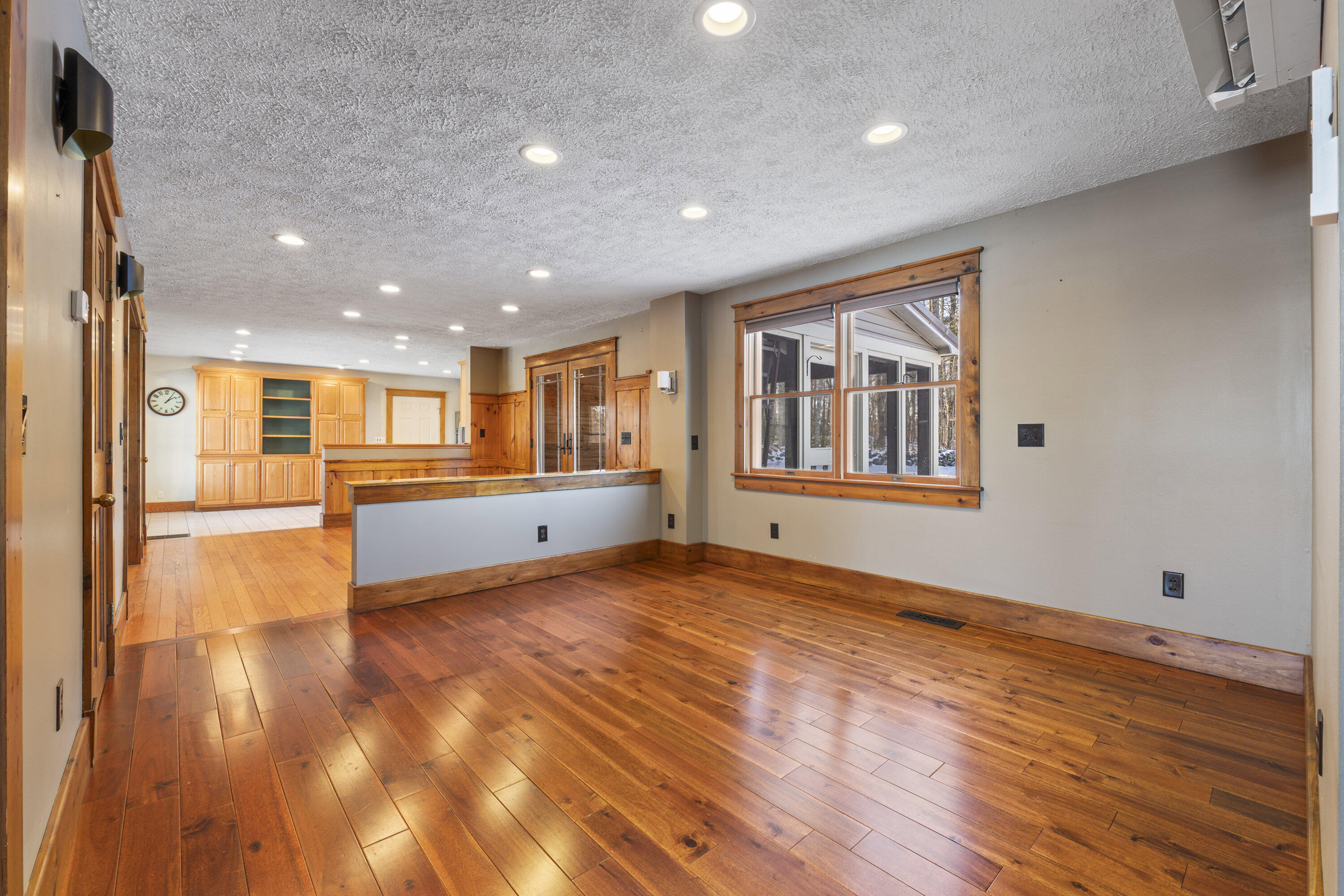 467 Bay Road