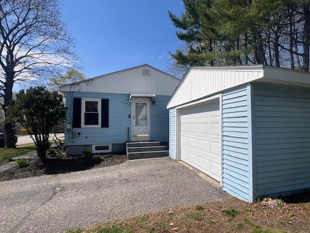 48 Dumont Avenue