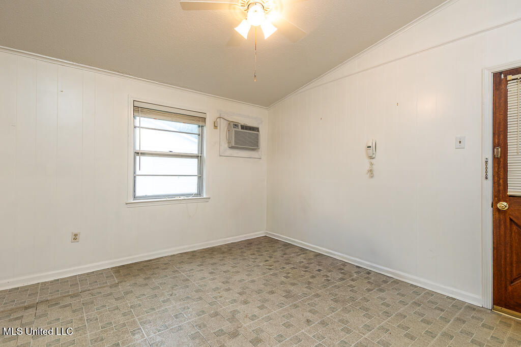 1582 Vicksburg Drive