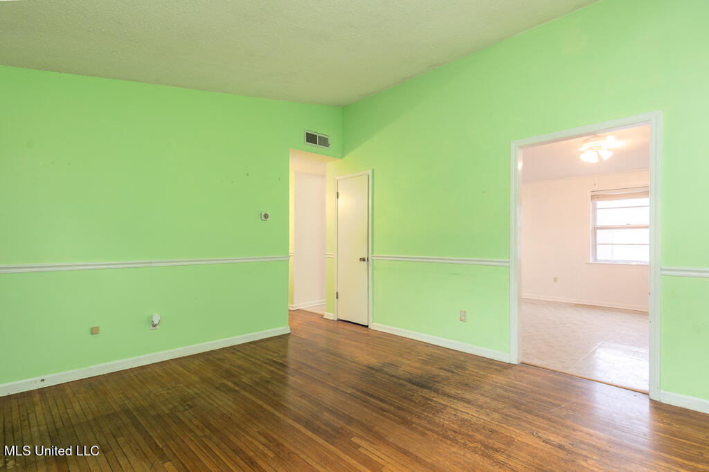 1582 Vicksburg Drive