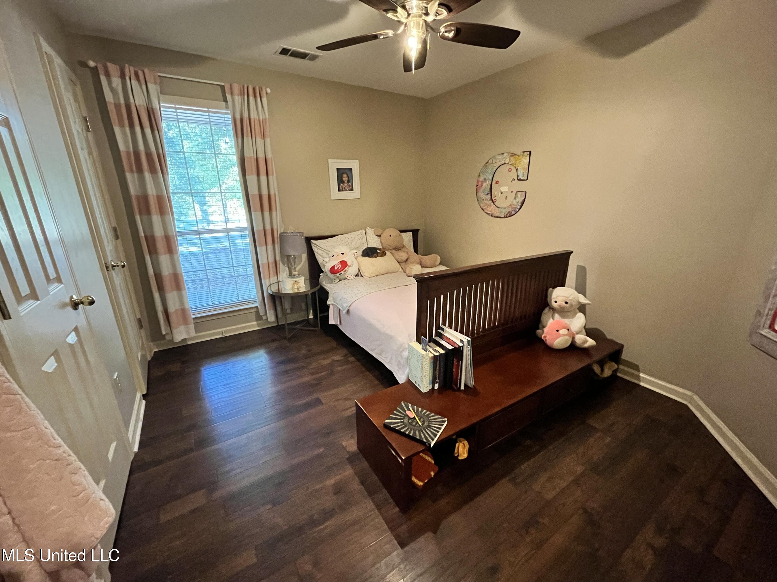 5816 N Rolling Pine Drive