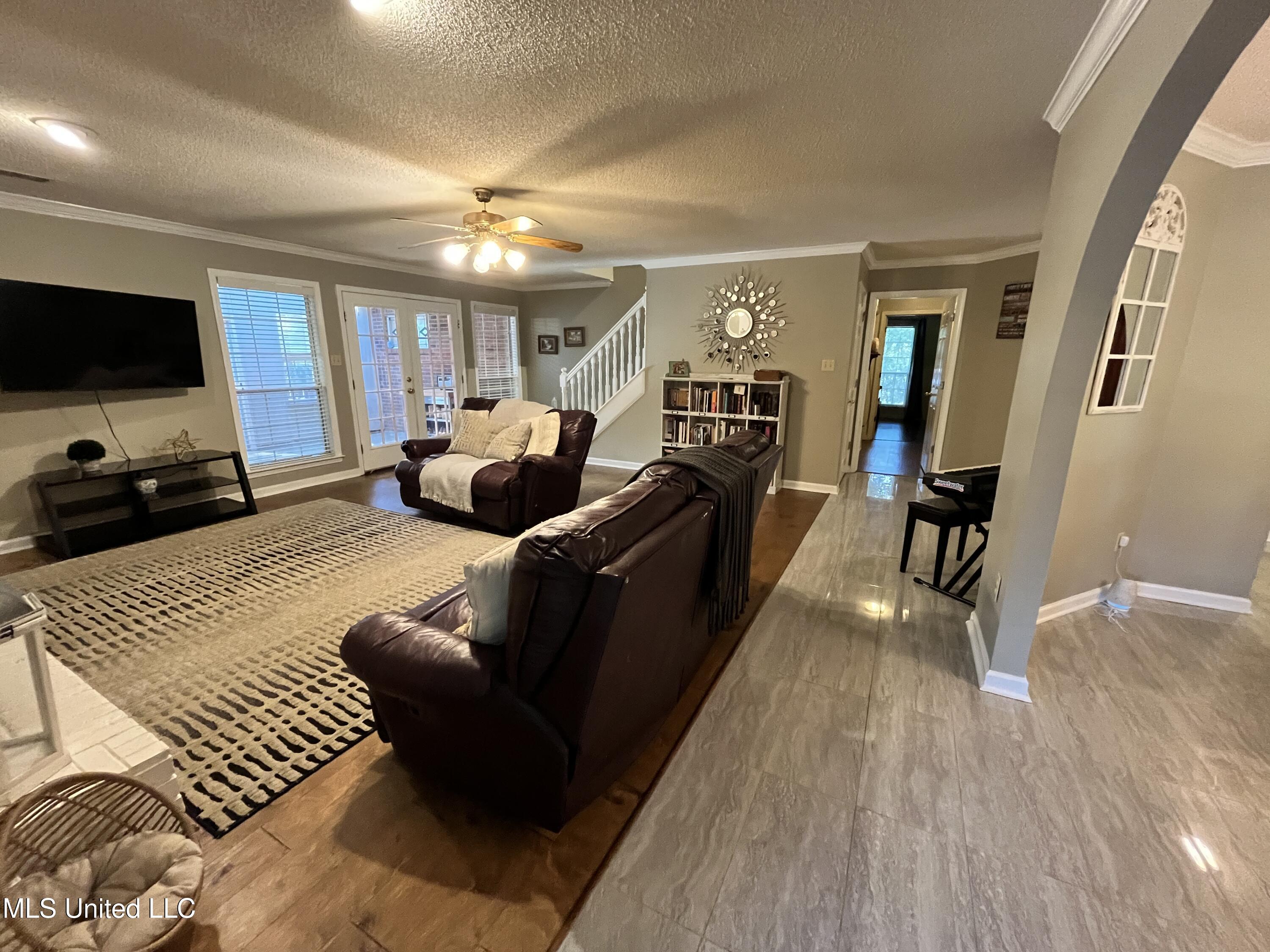 5816 N Rolling Pine Drive