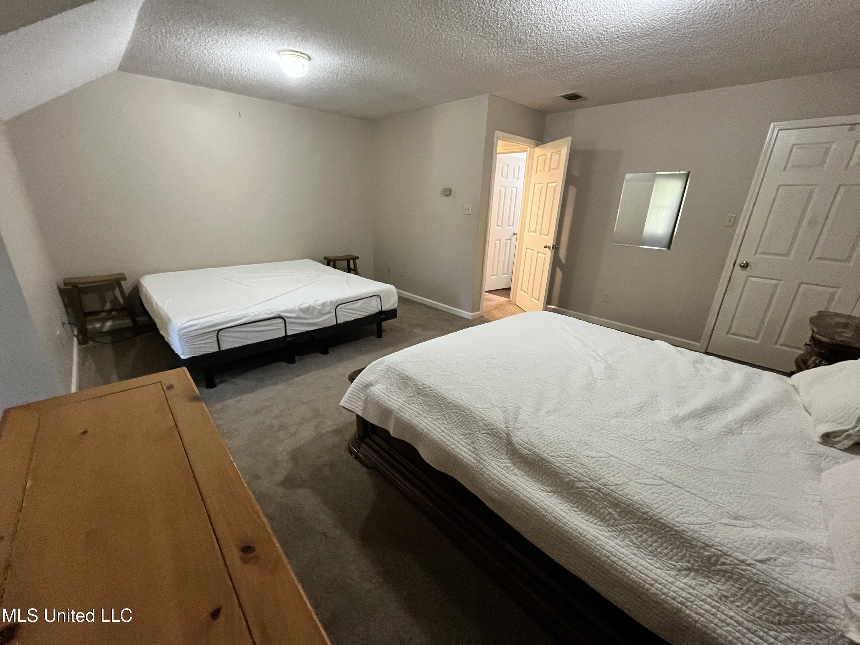 5816 N Rolling Pine Drive