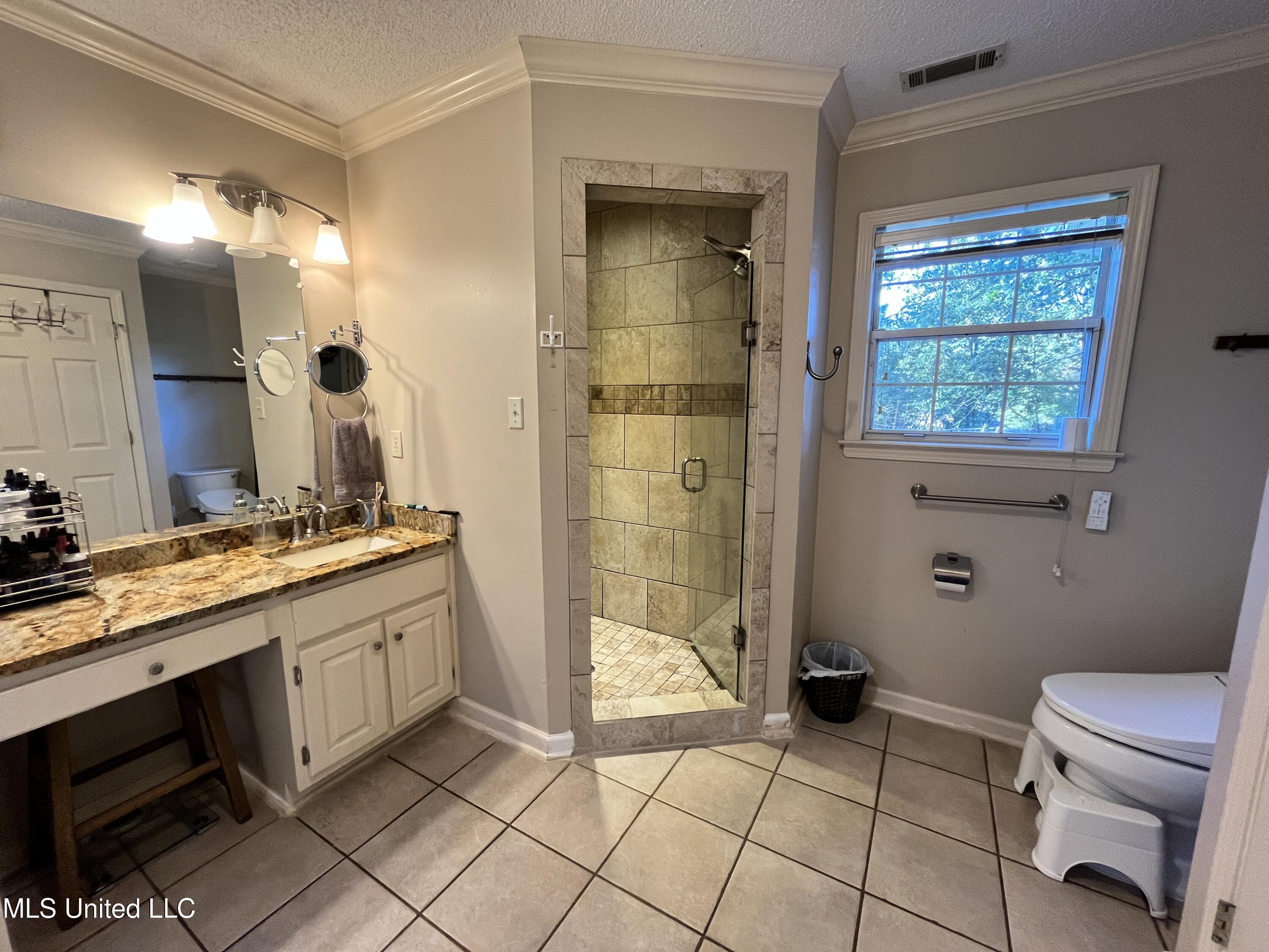 5816 N Rolling Pine Drive