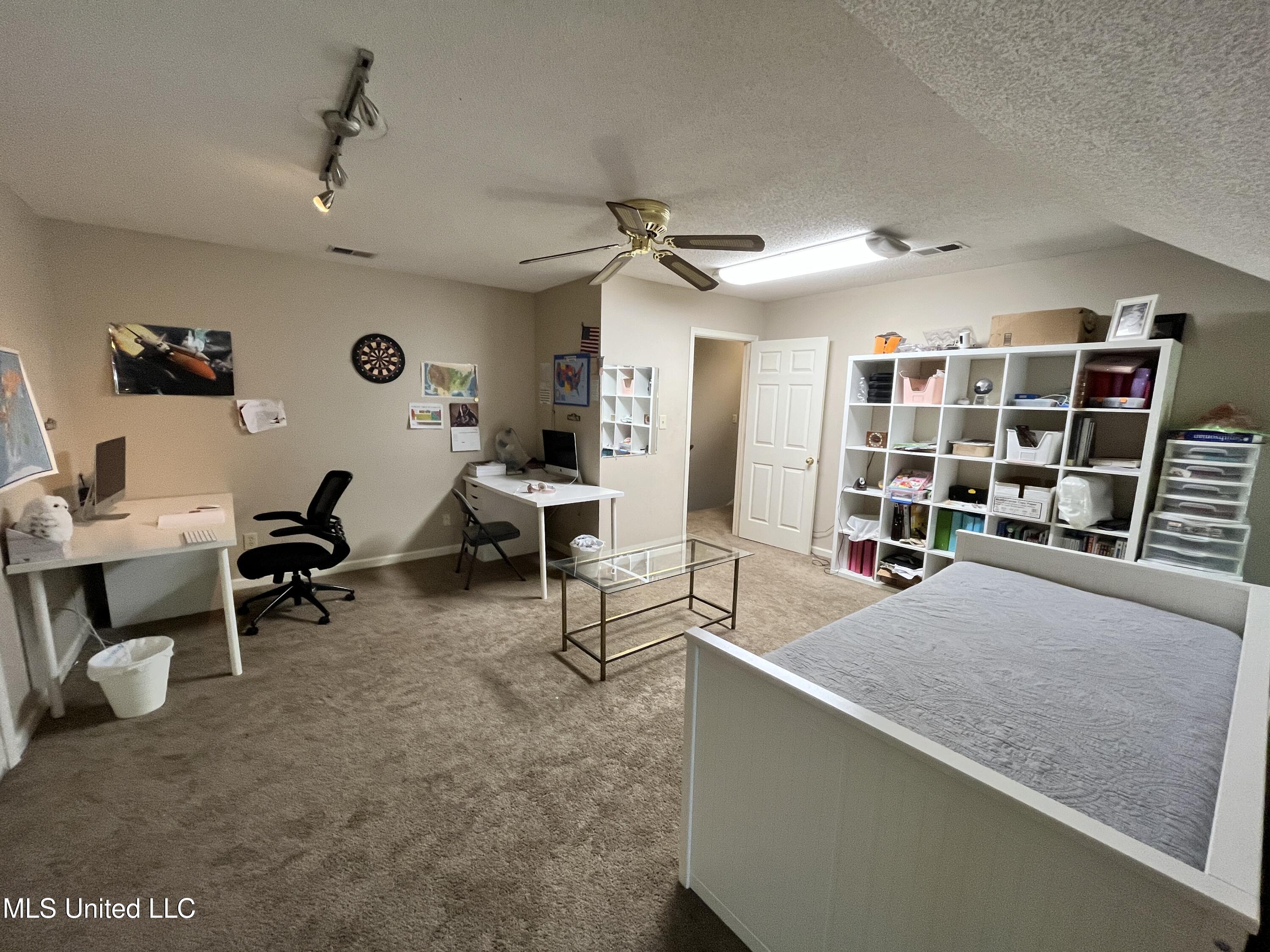 5816 N Rolling Pine Drive