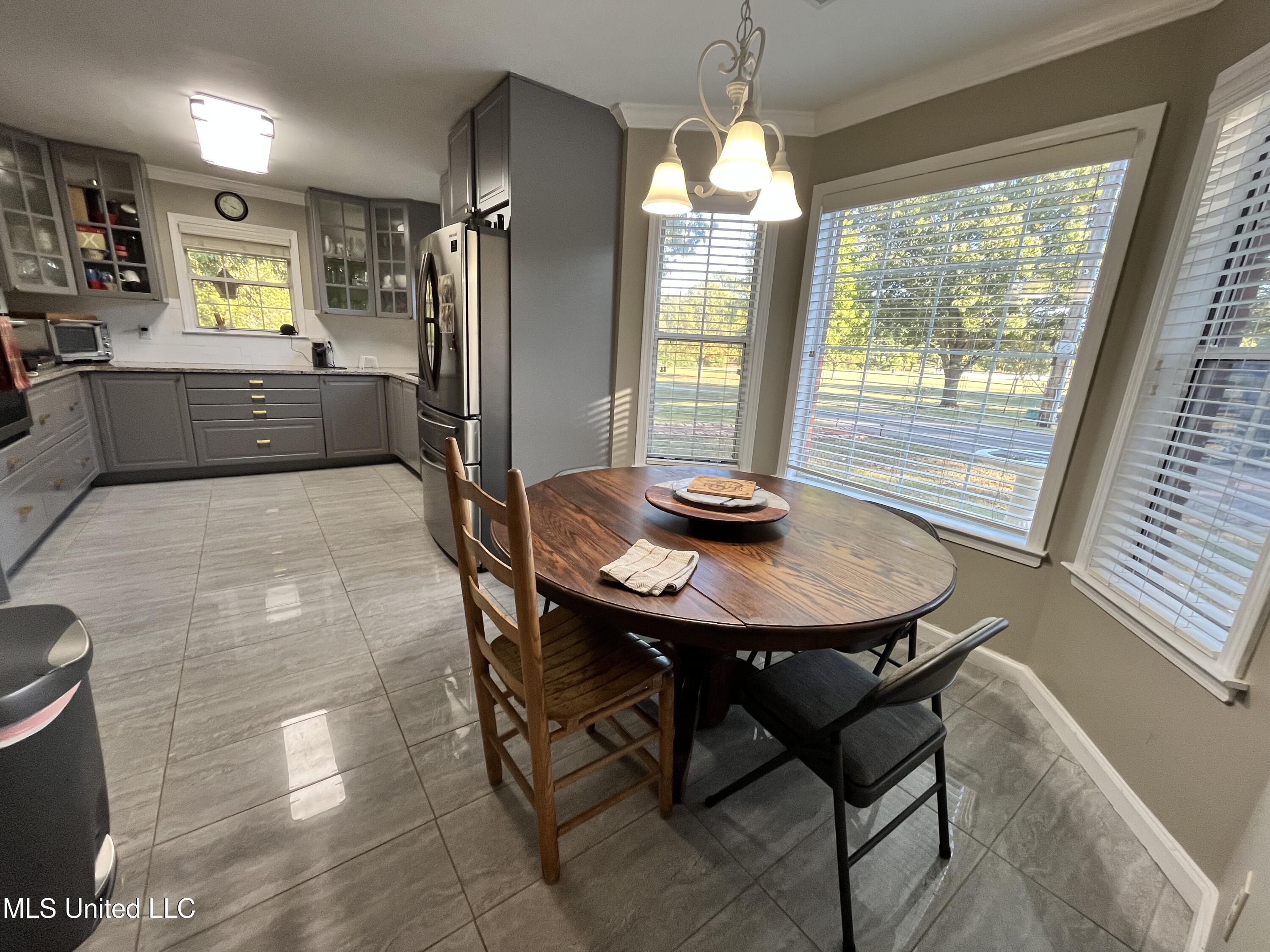 5816 N Rolling Pine Drive