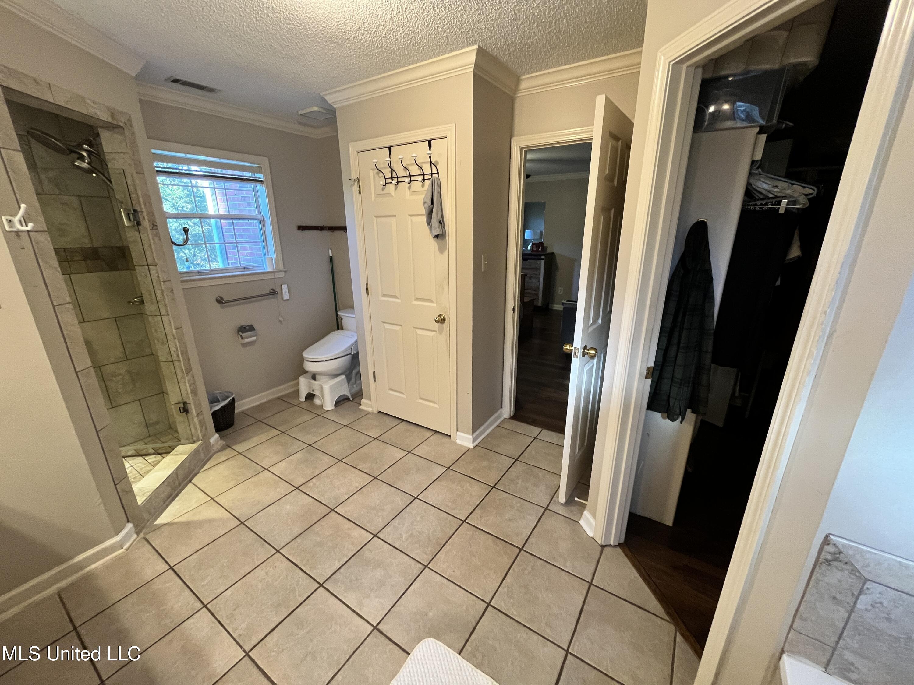 5816 N Rolling Pine Drive