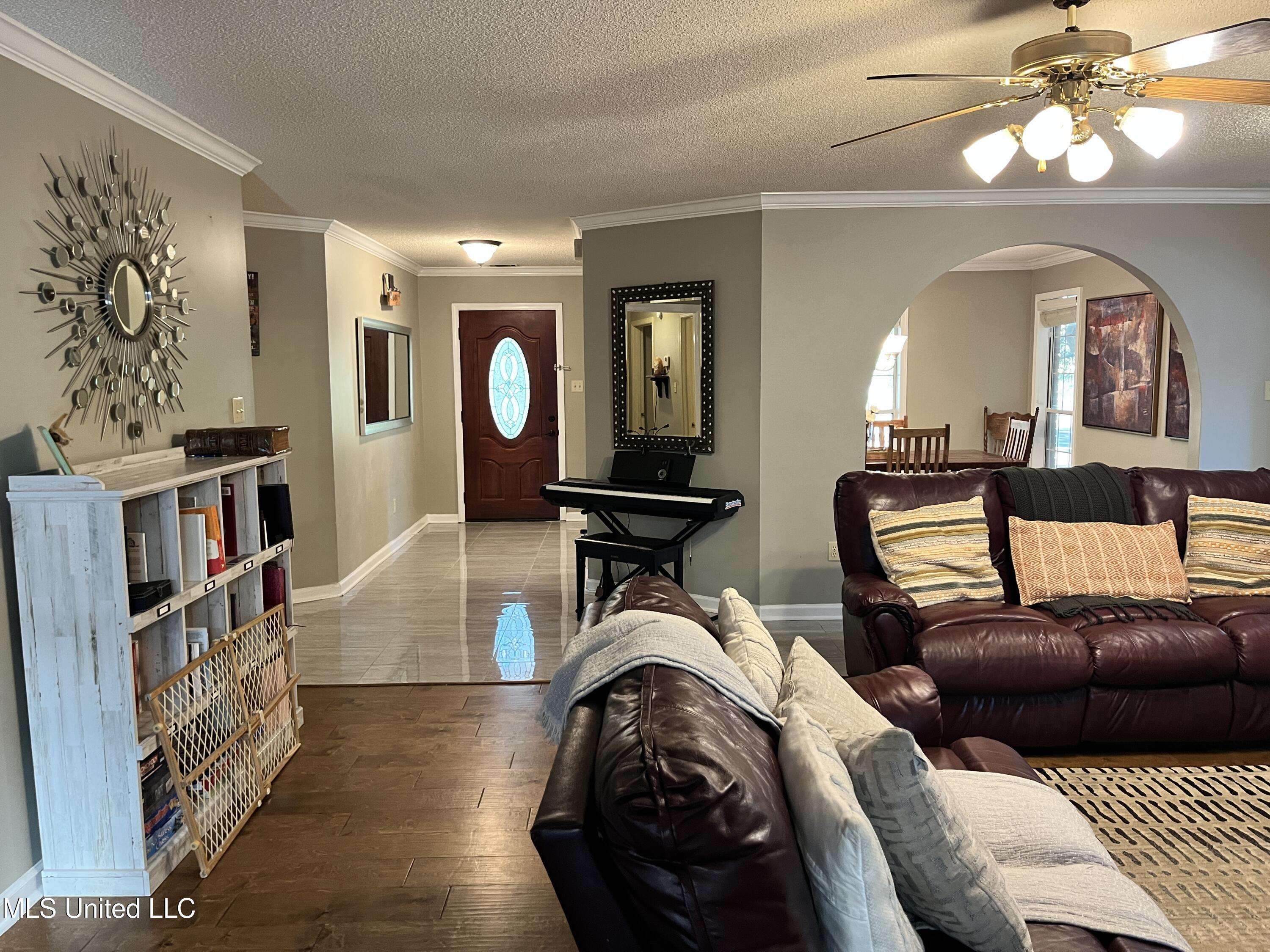 5816 N Rolling Pine Drive